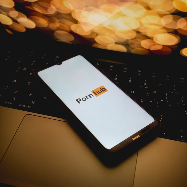 Єврокомісія розслідує Pornhub, Stripchat, XNXX і XVideos