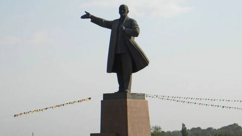 Киргизстан демонтує статую Леніна в місті Ош
