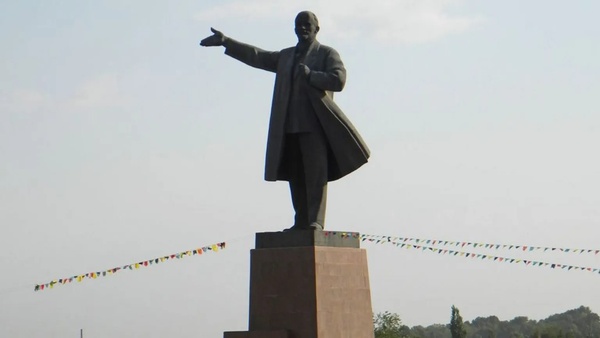 Киргизстан демонтує статую Леніна в місті Ош