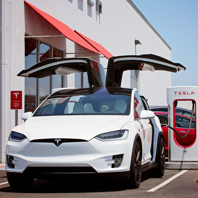 Продажі Tesla в ЄС впали на 46% через політичні скандали