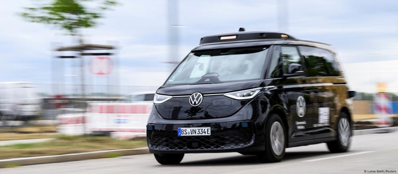 Volkswagen запускає безпілотний мікроавтобус ID Buzz AD у Німеччині