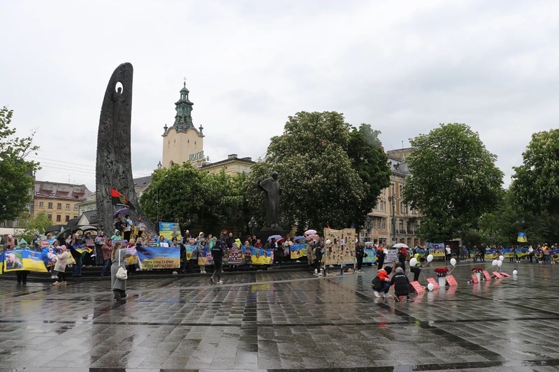 День Матері: акція на підтримку родин військовополонених