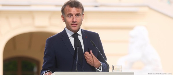 Макрон про пропозицію путіна: недостатньо для миру в Україні