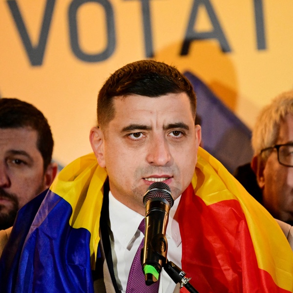 Румунія: Джордж Сіміон та Нікушор Дан у другому турі виборів