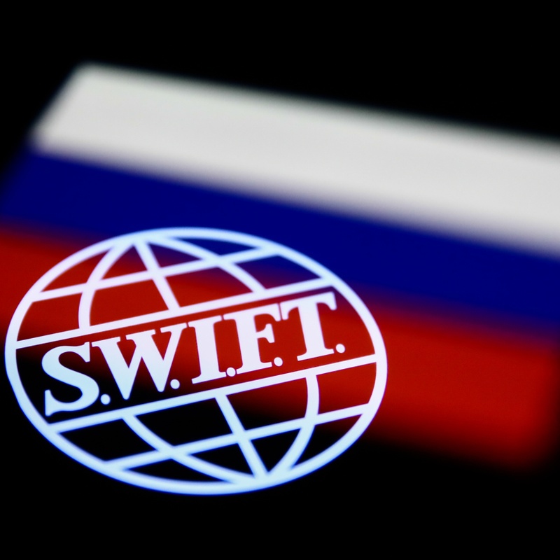 ЄС планує відключити російські банки від SWIFT та знизити ціну на нафту