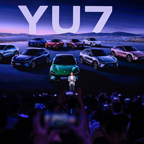 Акції Xiaomi досягли рекорду після запуску електромобіля YU7
