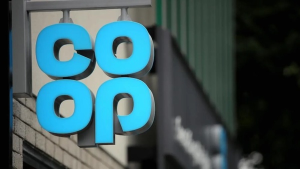 Кібернапади на Co-op та M&S: працівників просять бути пильними
