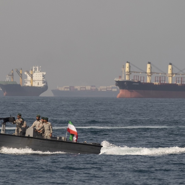 Іран завантажив морські міни: загроза для Ормузької протоки