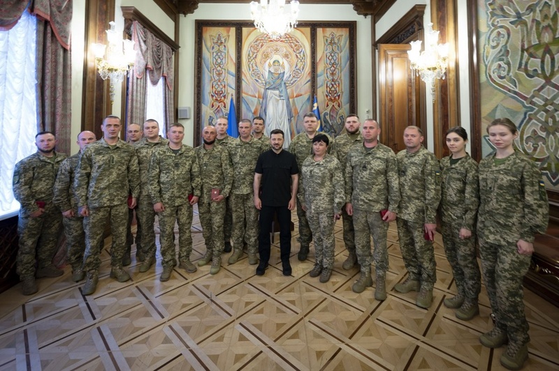 Зеленський вручив нагороди військовим Держспецзв'язку
