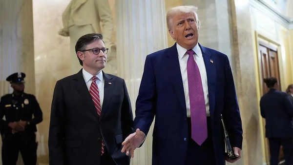 Трамп і Джонсон святкують ухвалення нового податкового законопроекту
