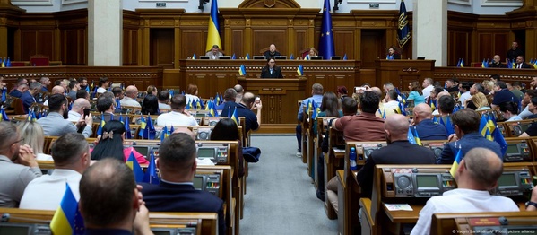 Слуга народу: від монобільшості до ситуативної коаліції