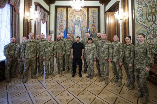 Зеленський вручив нагороди військовим Держспецзв'язку