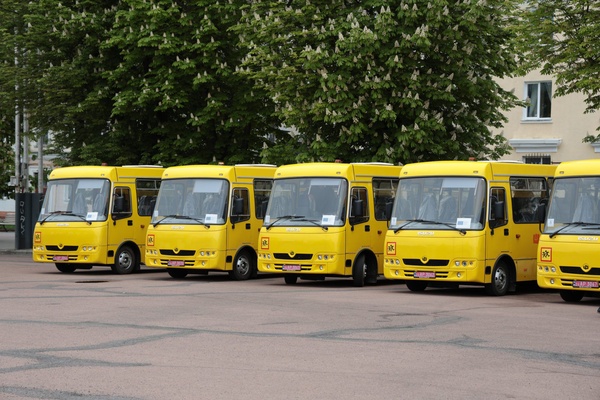 Нові шкільні автобуси для Хмельниччини: підтримка освіти