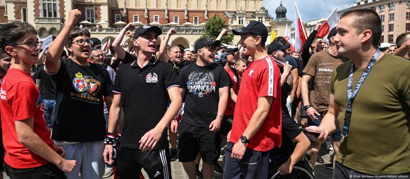 Протести в Польщі проти мігрантів: тисячі на вулицях Варшави