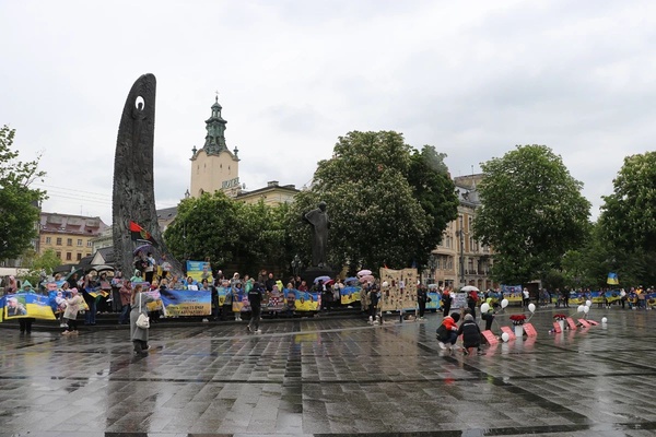 День Матері: акція на підтримку родин військовополонених