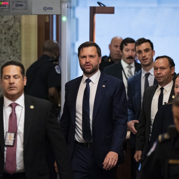 Сенат США ухвалив фіскальний пакет Трампа з борговим лімітом