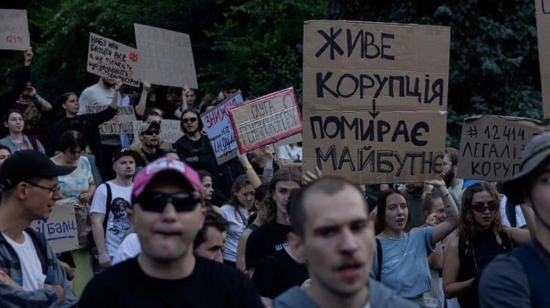 Законопроект Зеленського обмежує незалежність антикорупційних органів