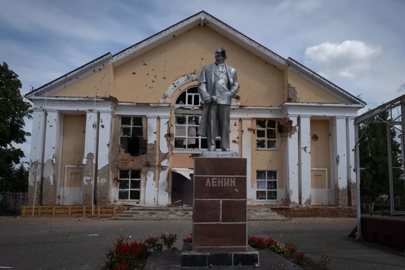 Зеленський спростував заяви Путіна про оточення військ в Курську
