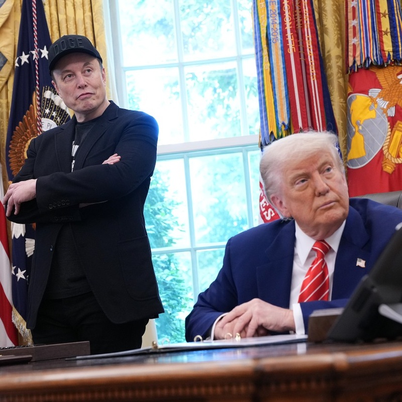 Падіння акцій Tesla на 14% через конфлікт з Трампом