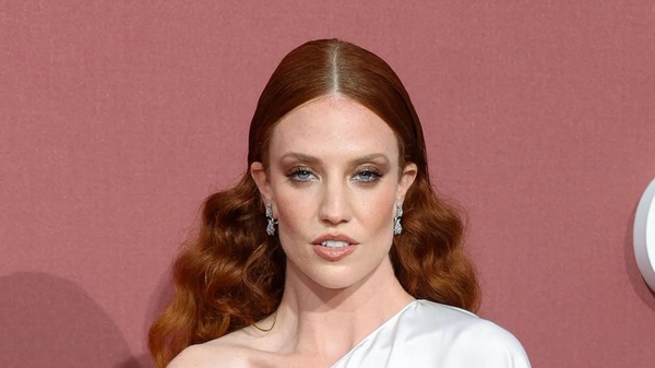 Jess Glynne обурена використанням її пісні у відео Білого дому