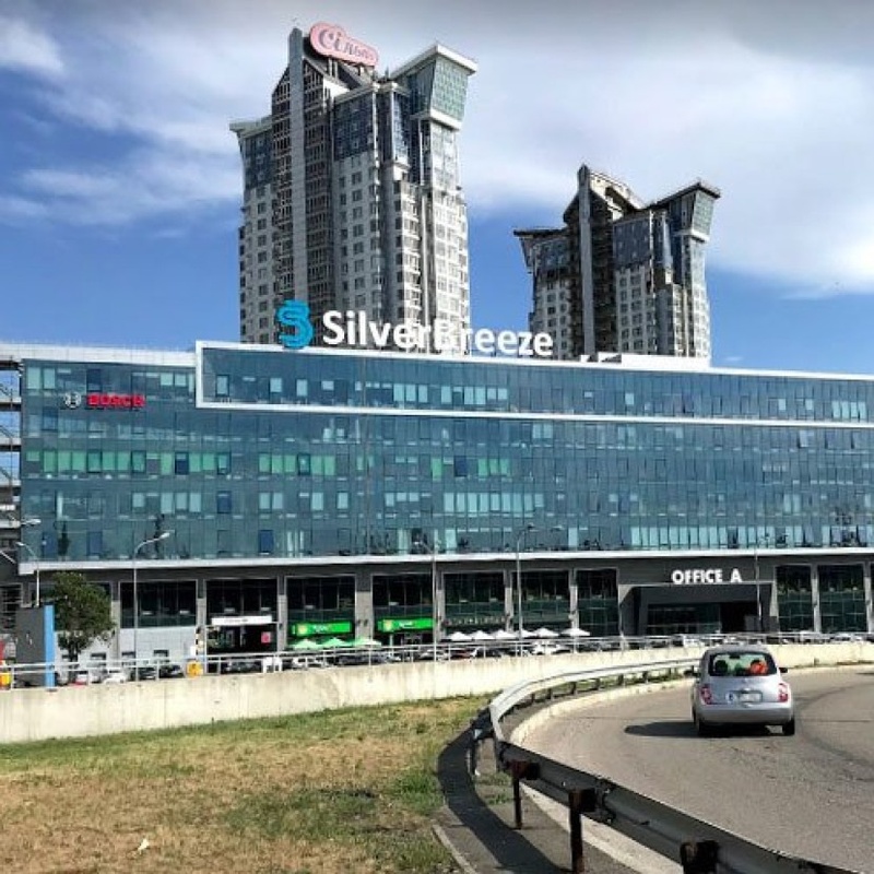 Атака рф: бізнес-центр Silver Breeze постраждав у Києві