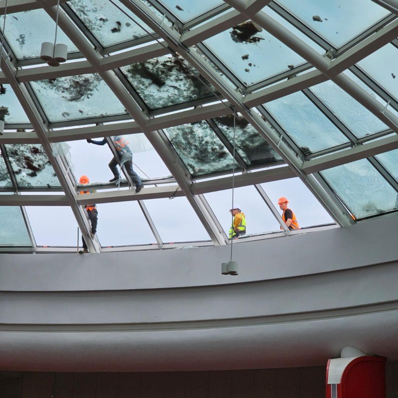 Атака росії: пошкоджено Blockbuster Mall у Києві