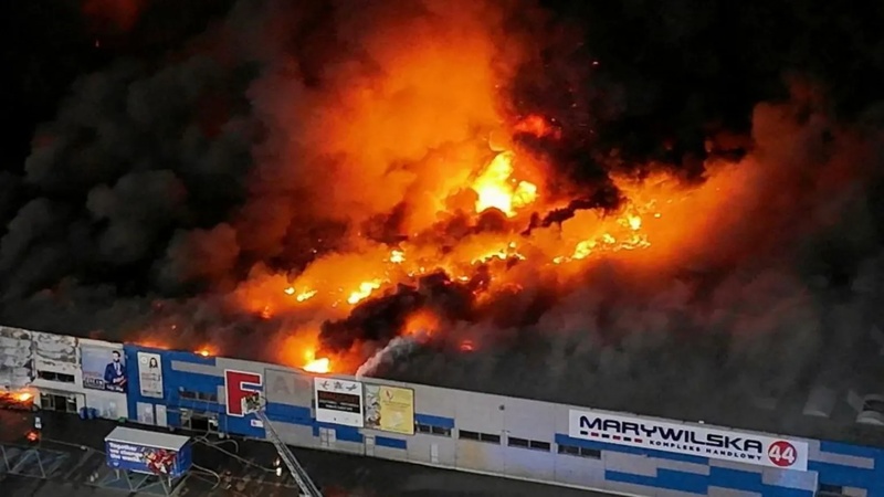 Польща звинувачує росію в підпалі торгового центру у Варшаві