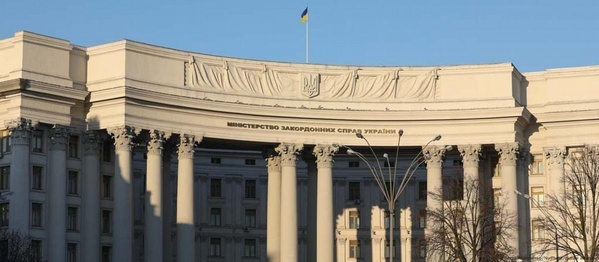МЗС України закликає не брати участь у параді в москві