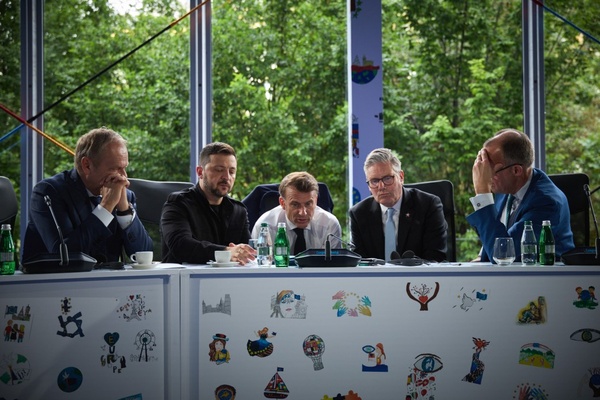 Зеленський обговорив мирні переговори з Трампом та європейськими лідерами