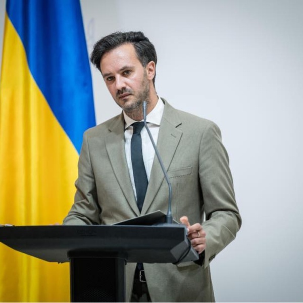 Україна отримує допомогу від США та купує зброю