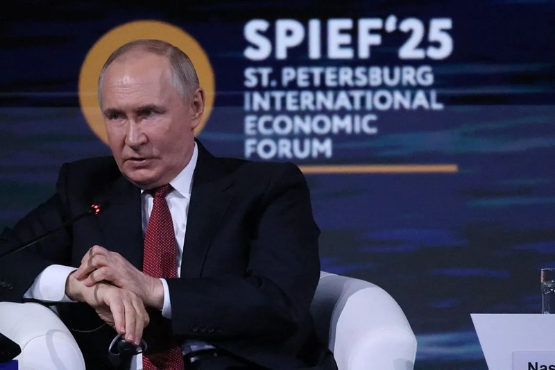 Економічний форум у Санкт-Петербурзі: путін і виклики росії