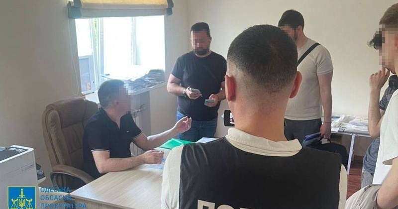 Затримання в Одесі: чоловік вимагав хабар за працевлаштування