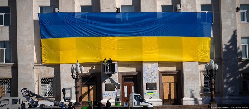 російські удари по Херсону: знищено будівлю ОДА