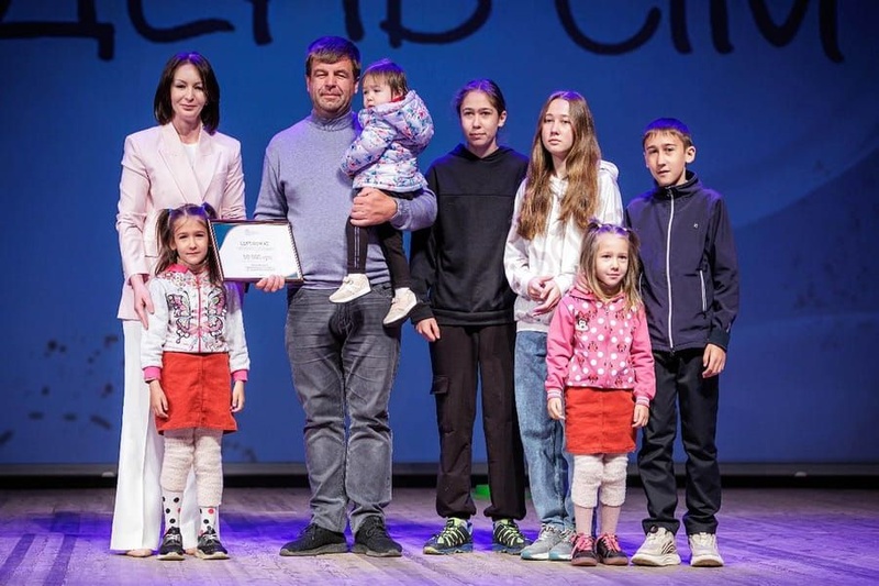Допомога родинам-вихователям: 50 тисяч гривень для 22 сімей