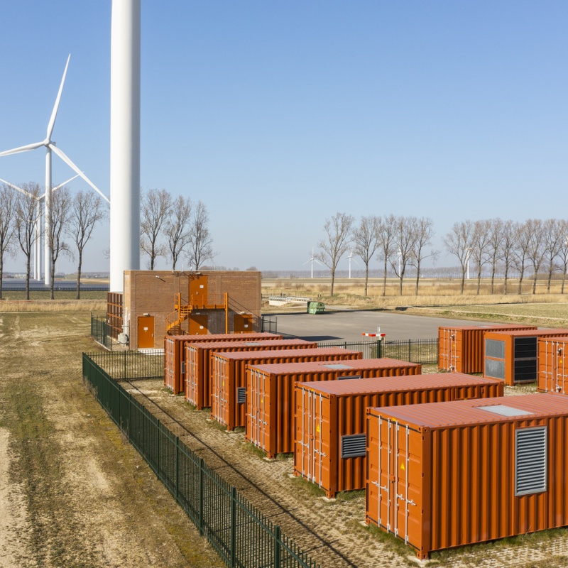 Нова пошта запускає енергозберігаючі установки в Україні