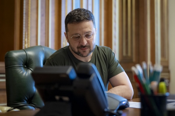Зеленський провів першу розмову з Папою Римським Левом XIV
