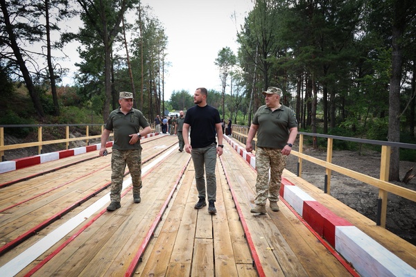 Київська ОВА відкрила тимчасову переправу для транспорту