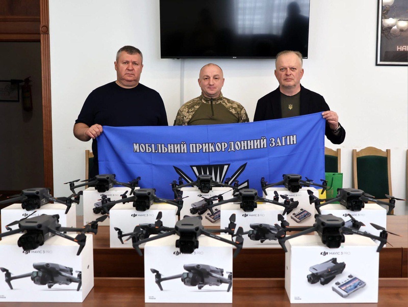 Вінницька ОВА передала квадрокоптери 15-му загону «Сталевий кордон»