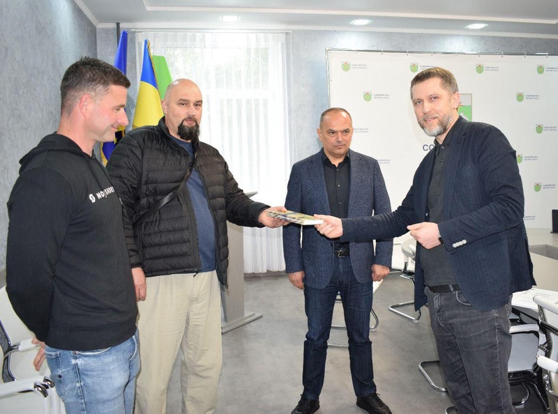 Книга Валентина про евакуацію херсонців: благодійна місія